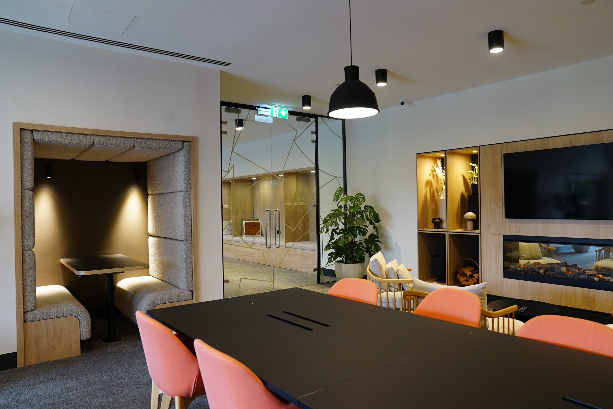 Eda co-working studio with desks
